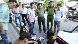 Kiểm tra nhà nghỉ, phát hiện loạt súng đạn “ém” cùng ma tuý