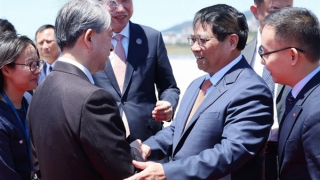 Thủ tướng Phạm Minh Chính tới Trung Quốc, bắt đầu tham dự Hội nghị WEF Đại Liên