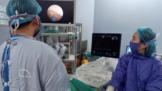 Một phụ nữ bị quên gạc trong bụng suốt 14 năm