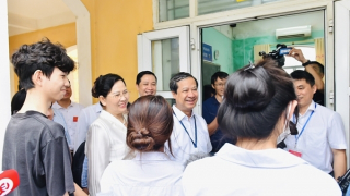 Bộ trưởng Bộ GD&ĐT động viên thí sinh, giáo viên trước Kỳ thi tốt nghiệp THPT