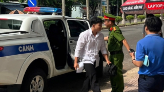 Thí sinh ngủ quên được xe của Công an đến đưa đi thi môn Toán