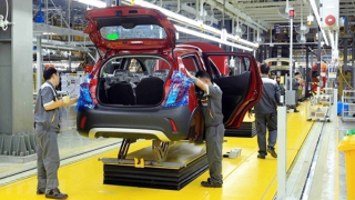 Cân đối ngân sách khi giảm lệ phí trước bạ ôtô sản xuất trong nước