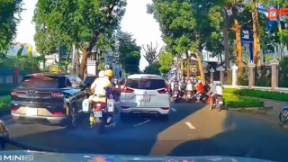 CSGT mở đường cho xe chở sản phụ đi cấp cứu