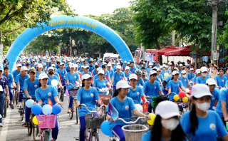 Sôi động giải đua xe đạp ‘Điểm đến hòa bình’