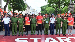Hoa hậu Ngọc Hân, tuyển thủ Văn Hậu cùng các VĐV tham gia giải chạy vì cộng đồng không ma tuý