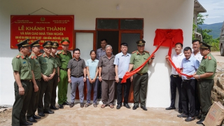 Công an tỉnh Hòa Bình khởi công và khánh thành bàn giao nhà tình nghĩa