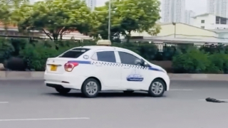 Làm rõ vụ taxi chạy ngược chiều, lạng lách trên đường Phạm Hùng