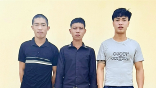 Bị nhắc nhở vì nẹt pô, nhóm thanh niên dùng hung khí tấn công Công an xã