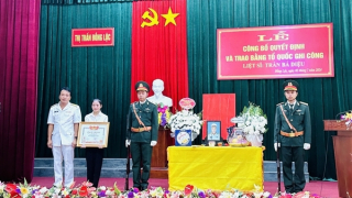 Trao Bằng Tổ quốc ghi công 3 liệt sĩ hy sinh ở Trường Sa