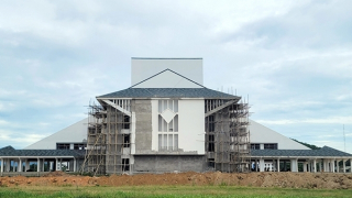 Trung tâm văn hóa huyện “xây mãi không xong”