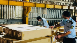 Hàng ngàn bóng đèn LED trị giá hơn 1 tỷ đồng không rõ nguồn gốc