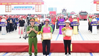 Trao giải Hội thi nghiệp vụ chữa cháy và cứu nạn, cứu hộ “Tổ liên gia an toàn PCCC” toàn quốc