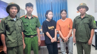 Công an xã kịp thời giúp đỡ cháu gái bị lạc về với gia đình