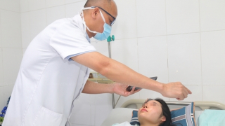 Hai phụ nữ mù mắt và hoại tử ngực do tiêm filler làm đẹp