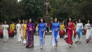 Lễ hội áo dài du lịch Hà Nội chào mừng kỷ niệm 70 năm Giải phóng Thủ đô