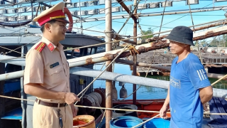 Công an Quảng Nam chung sức gỡ “thẻ vàng” IUU