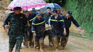 Hàng trăm CBCS Công an cùng các lực lượng tham gia tìm kiếm nạn nhân, khắc phục hậu quả sạt lở đất