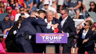 Ông Trump lên tiếng về vụ tấn công khi đang vận động tranh cử