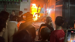 Ba mẹ con tử vong trong căn nhà bốc cháy trong đêm