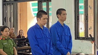 Lãnh án vì tổ chức cho 2 người Trung Quốc ở lại Việt Nam trái phép