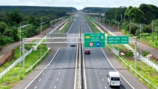 Đường cao tốc có bốn làn xe được đề xuất mức phí thấp nhất là 1.300 đồng/km