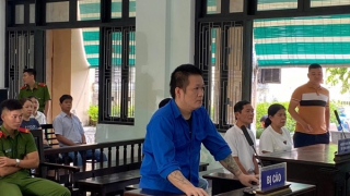 Dùng dao chém người nhà, cháu trai lãnh án