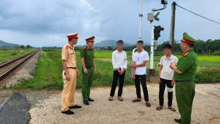 Xác định nhóm học sinh gây ra 3 vụ ném đá gây vỡ kính tàu Bắc Nam