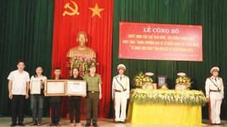 Trao Bằng Tổ quốc ghi công cho gia đình liệt sĩ Trần Trung Hiếu