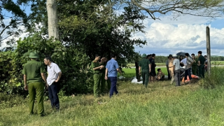 Ra sông bắt dế, 4 người gặp nạn