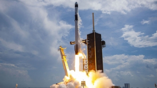 SpaceX mất trắng 20 vệ tinh mạng Starlink