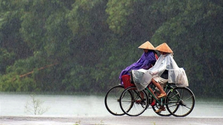 Bắc Bộ và Thanh Hóa mưa to, Hà Nội nắng gián đoạn, mưa chiều tối và đêm