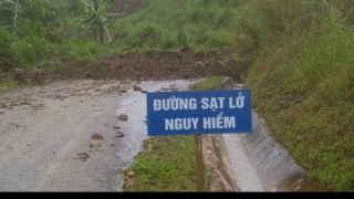 Mưa lũ làm hư hỏng, sạt lở nhiều công trình dân sinh ở Thanh Hoá