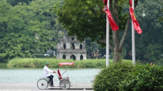 Hà Nội và TP Hồ Chí Minh ngày nắng ráo, chiều tối đổ mưa