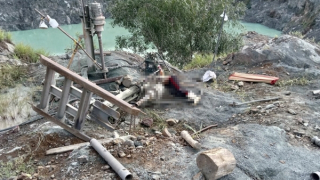 Giàn khoan khai thác đá đổ đè nam công nhân tử vong