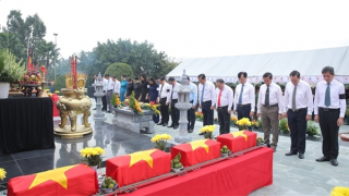 Truy điệu, an táng 106 hài cốt liệt sĩ Quân tình nguyện Việt Nam hy sinh ở Campuchia