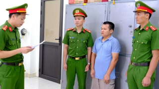 Lái xe container thông chốt, đâm thẳng vào lực lượng CSGT