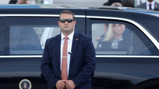 Yếu nhân được bảo vệ nơi công cộng như thế nào?