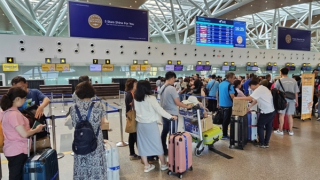 Cấm bay 12 tháng đối với nam hành khách tung tin có lựu đạn trong vali