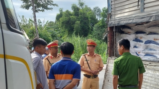 CSGT xử lý 7 ôtô tải chở hàng vượt trên 100% tải trọng cho phép