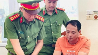 Bí thư chi bộ kiêm trưởng phố lạm quyền bán đất nghĩa trang