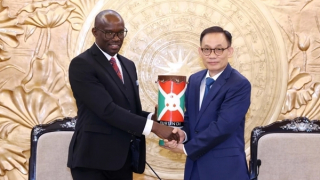 Trưởng ban Đối ngoại Trung ương tiếp Tổng thư ký Đảng CNDD-FDD cầm quyền tại Burundi