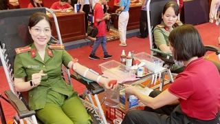 Tích cực tham gia ngày hội hiến máu “Giọt hồng xứ Tuyên”