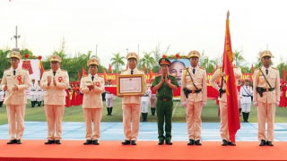 Trung đoàn Cảnh sát cơ động Trung Bộ đón nhận Huân chương Chiến công hạng Ba