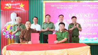 Ký kết tham gia giữ gìn ANTT tại địa bàn cơ sở