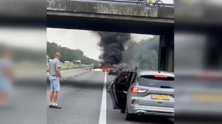 Máy bay rơi trên cao tốc ở Hà Lan, phi công thiệt mạng