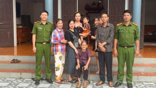 Tổ bảo vệ ANTT ở cơ sở và Công an xã giúp một gia đình đoàn tụ sau 30 năm lưu lạc