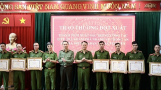 Khen thưởng 7 CBCS khám phá nhanh vụ trọng án tại Bắc Giang