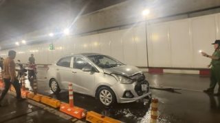 Kịp thời dập tắt đám cháy xe ô tô trong hầm vượt sông Sài Gòn