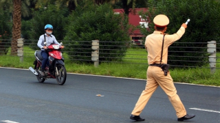 Xử phạt hàng loạt tài xế xe máy chạy vào cao tốc Đại lộ Thăng Long