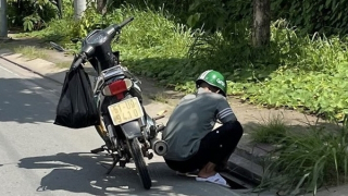 Truy xét đối tượng trộm hàng loạt nắp cống, vỉ sắt chống rác